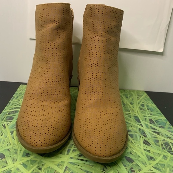 CHERISH heeled leather boot - Picture 2 of 5